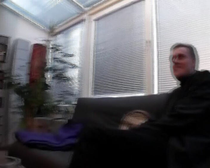 Deutsche Camgirls: Uma loira bonita da Alemanha quer uma recompensa quente