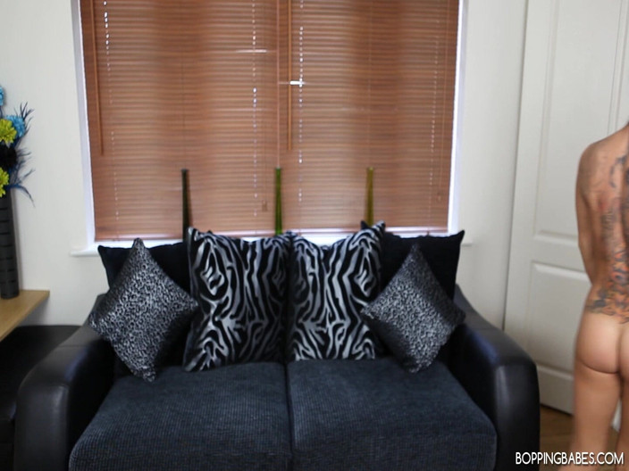 Bopping babes: Kiki devine - beobachte deine dame beim tanzen