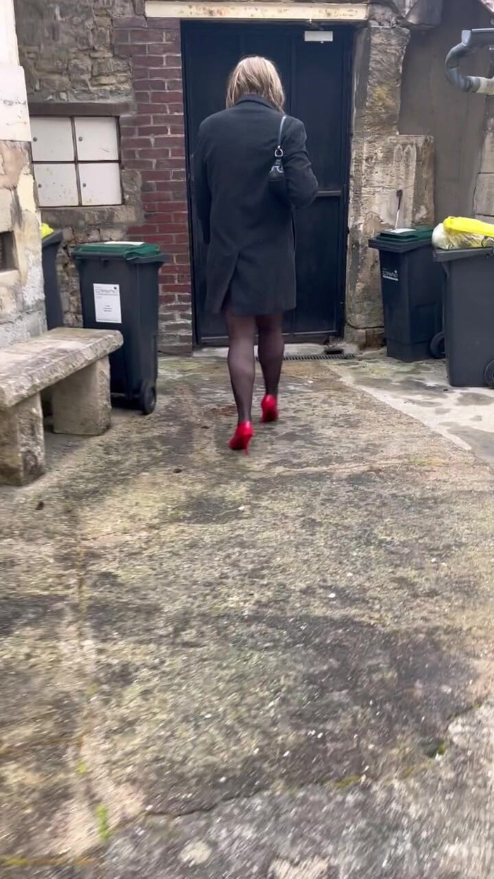 Maitresse Clara: Jag får honom att knacka...