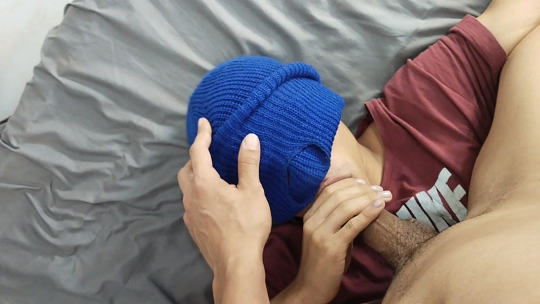 Thiago Florez: Latino twink knäböjer och sväljer allt från muskulös gymman