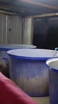Prosím, pomozte mi otřít záda.