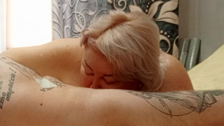 Zona901: Meine stiefmutter kam und half mir beim abspritzen, indem sie...