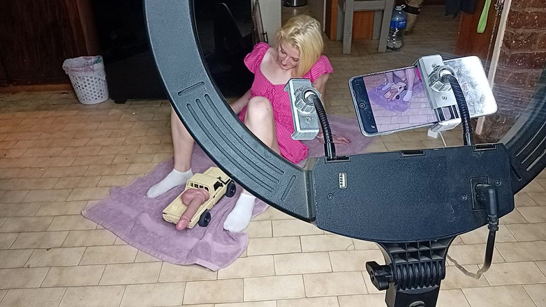 18blondteen: Üniversiteli kız İdam arabasıyla amını siktiriyor