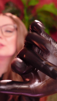 Asmr avec des gants d’infirmière ! Sons et gâchettes. Arya Grander