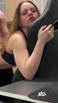 Real Nike Pro Stepmom Fucks Without Panties, Creampie in Pussy!