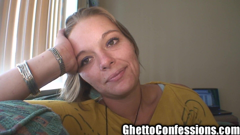 Ghetto Confessions: खुश आकर्षक यहूदी बस्ती वुड्स वेश्या अच्छी तरह से लंड चूसती है