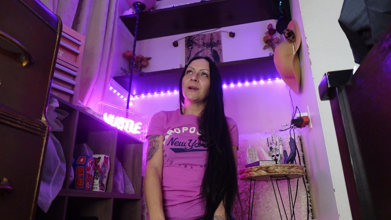 Raven Willow: 내 바닥에 벌을 묶어