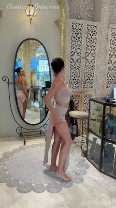 Princess Monica: Costume balineze sexy încearcă în Boutique