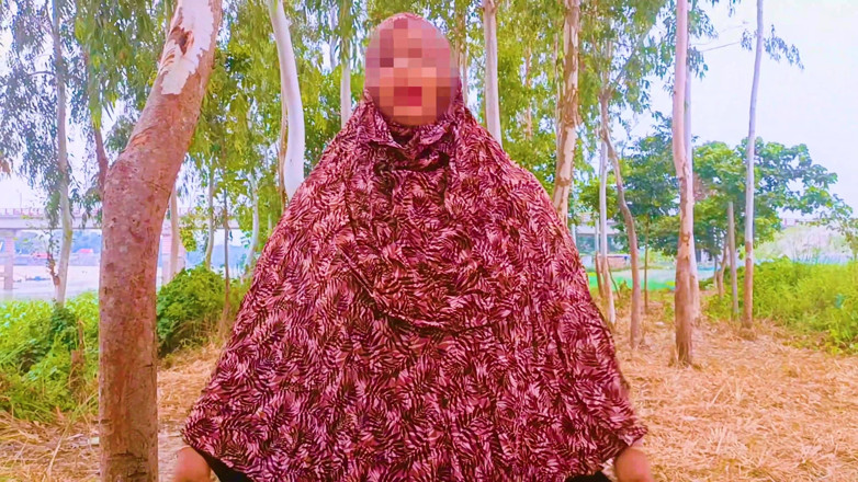 Hoktoml99: Gadis-gadis desa india pulang dan nyepong kontol di luar ruangan