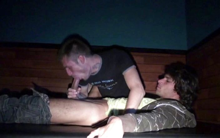 Gaybareback: ストレートサーファーにとって初めてのゲイ体験