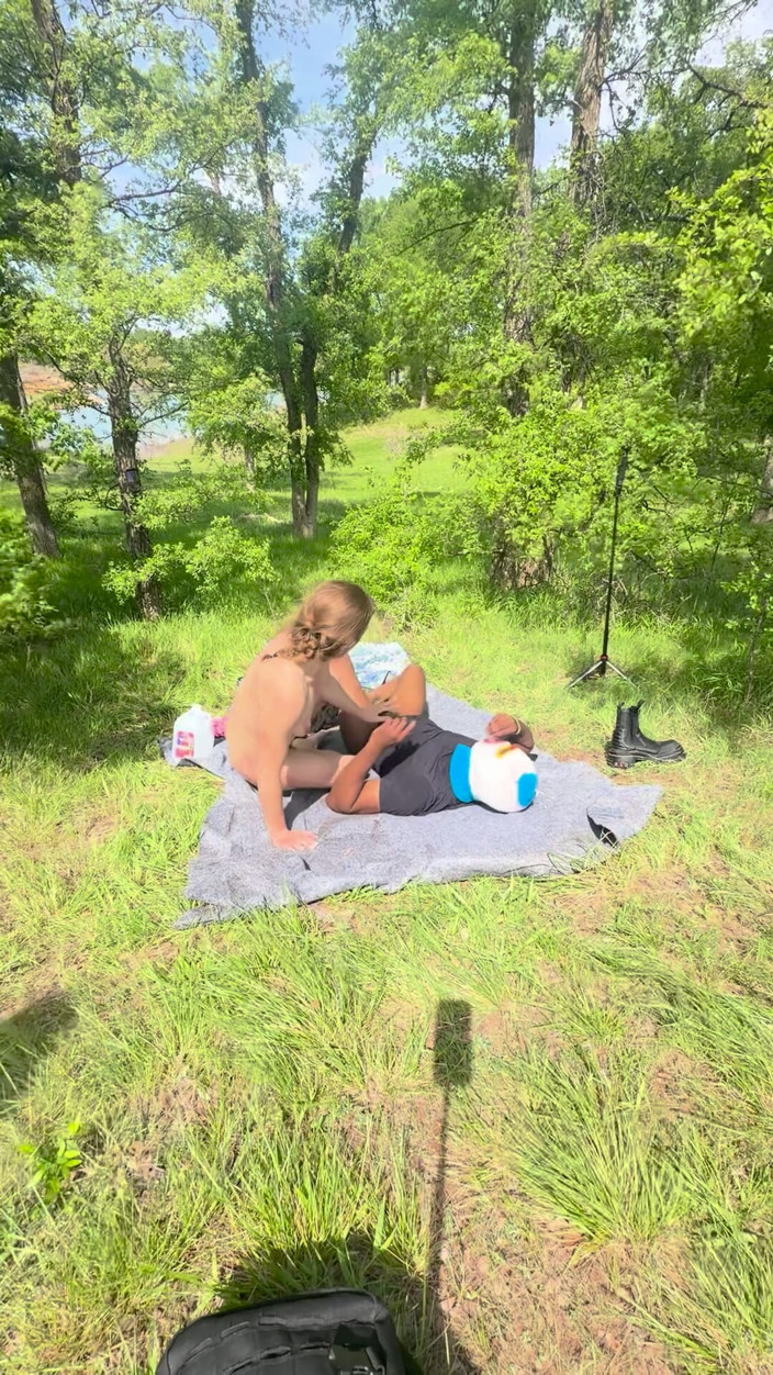 TrixieLove: Zahradní překvapení Piknik Se promění v zadní vrátka překvapení dvojitý...