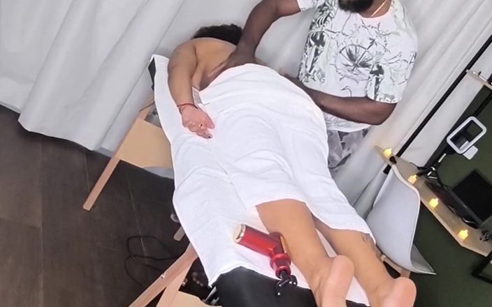 Nurseblack: Bagian 1 istri tukang pijat kulit hitam dilepasin sama pria lain...