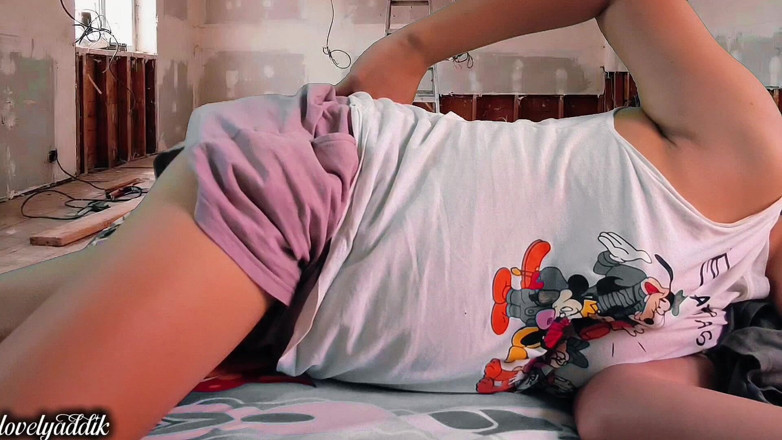 Lovelyaddik: MiLF filippina in attesa di lavoratori in costruzione