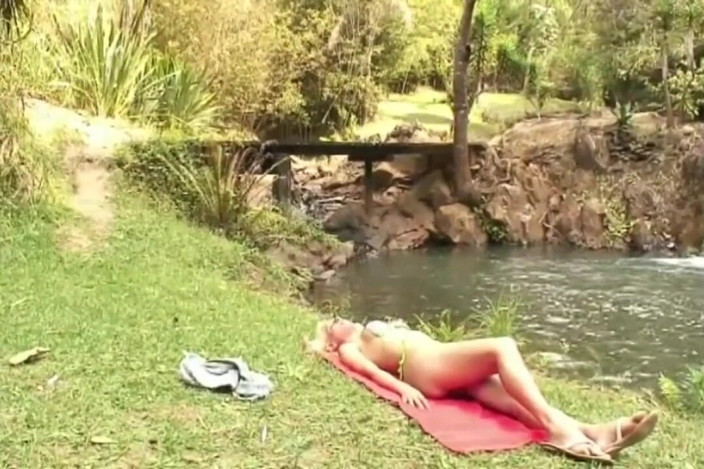 She-Male X: Anal Constriction for a she-male in Brazil - (NO CONDOM)