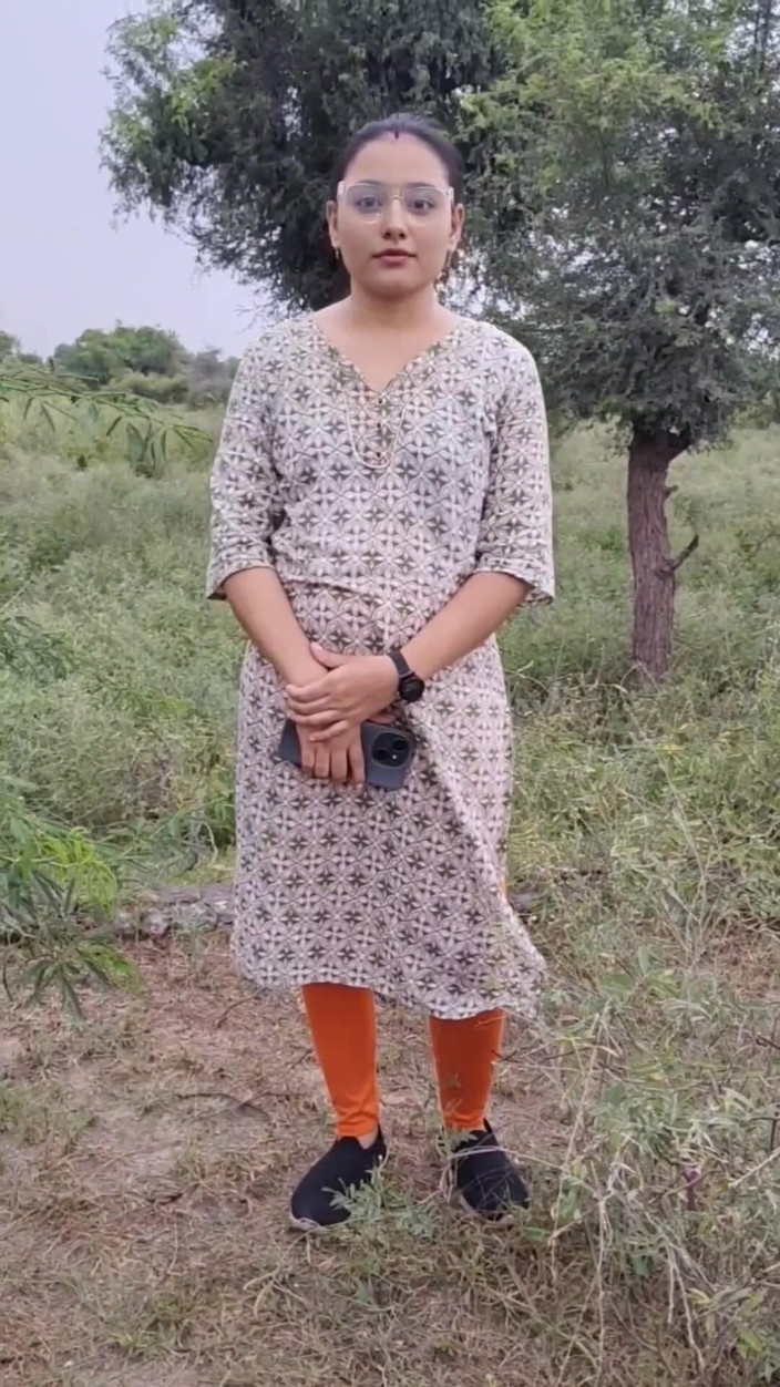Khushboobhabi: Tânără indiană desi lăsată de băiat