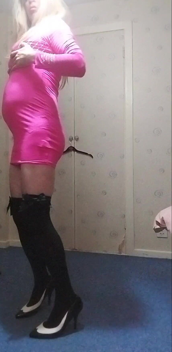 Cindy Belfast: Blonďatá Sissy Gags pro ptáka