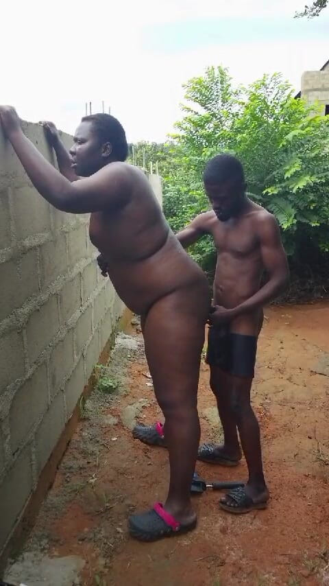 Sexydaddy: Fondos gordito tomados una polla ganada detrás de un edificio...