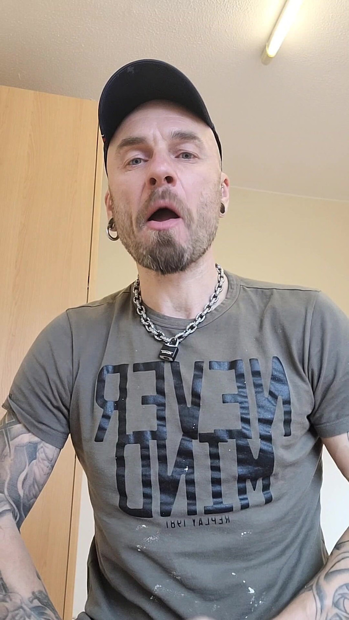 Sexydick: Stygg byggare