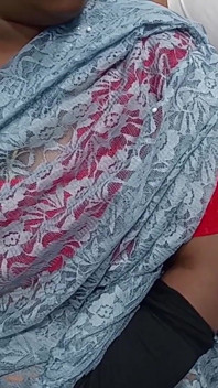 Desi Chithi khoe bộ ngực trong con trai riêng của cô ấy sau đó đụ sâu vào miệng và đụ âm hộ cứng