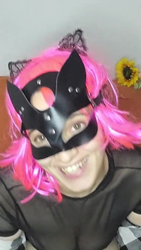 Le mie naturali, grandi tette stanno pulsando! Maschera sulla fica, mi sto facendo piacere