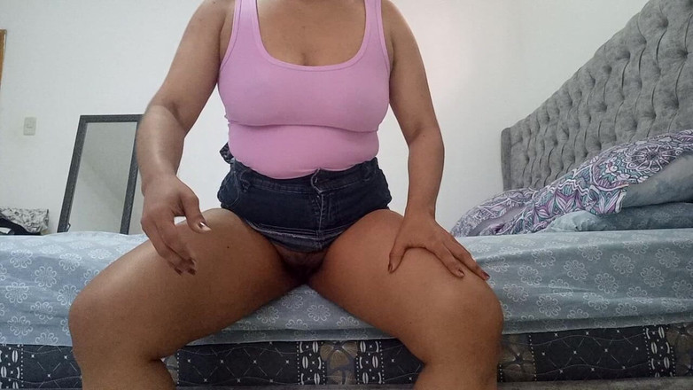 PATY PATY: 丰满的继母弹跳她的屁股如此丰富