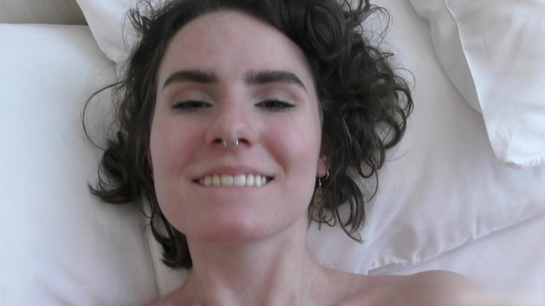 Beekeeper: 我还以为你是我哥哥呢！不知道我哥在哪里？