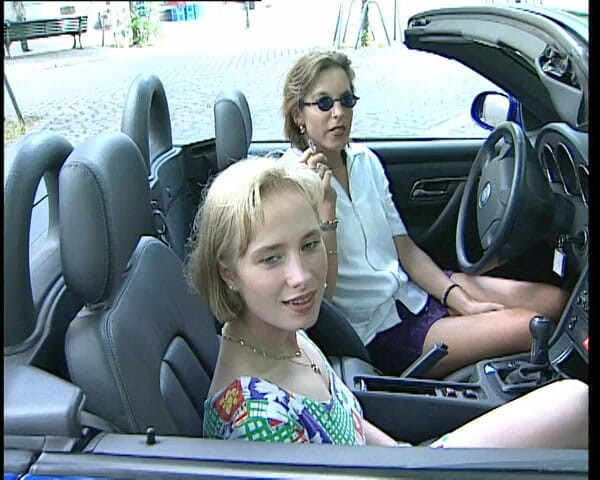YOUR FIRST PORN: Zwei Geile Lesbische Muschis - Two Horny Lesbian Pussies