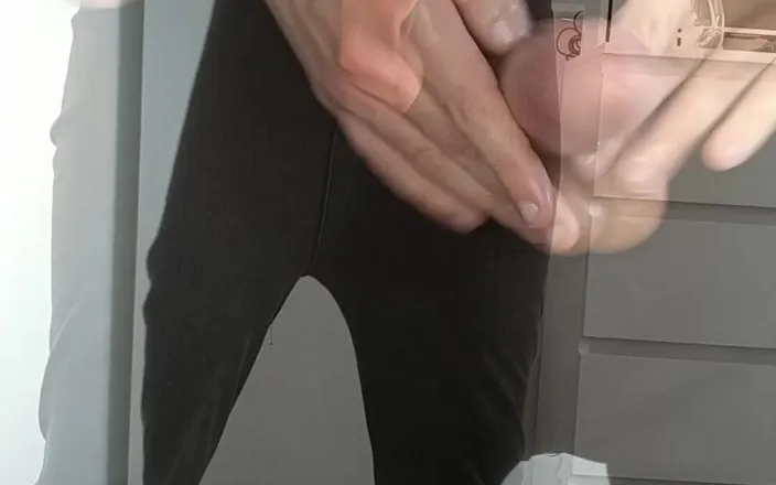 Ryan Roosevelt: Stand-up Oily Wank in My Thermals - 8 Day Load