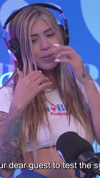 Tốt hơn đồ chơi của cô ấy! Mollysmith phun khắp máy Sybian trên Juan Bustos Podcast