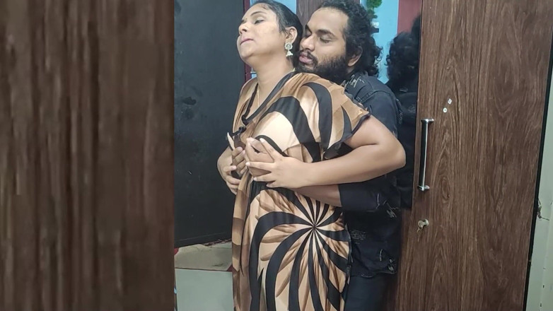 Vaigavarun45: Romansa lip lock hot pasangan mallu trivandrum dientot habis-habisan