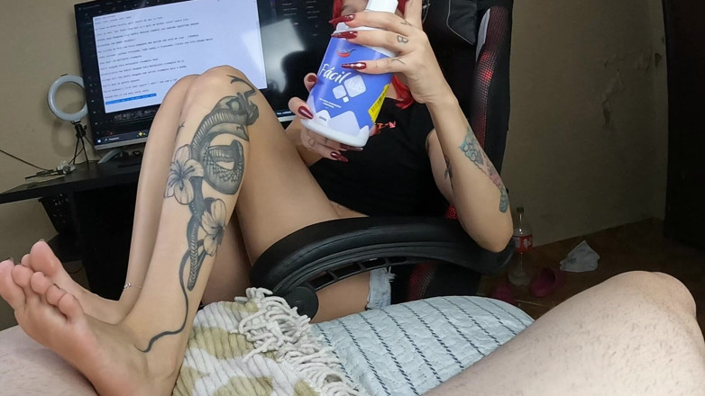 SatanicCandy: Solo un trabajando con el pie con control del orgasmo