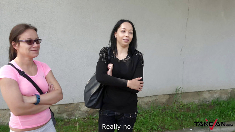 Take Van: 몰카에서 모르는 놈과 섹스하는 슬픈 갈색 머리