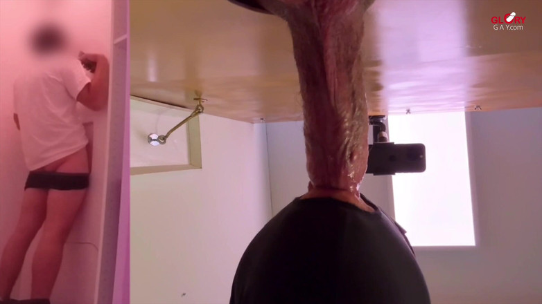 GLORYHOLEGAYS: Mladý student to nevydrží ani 30 sekund