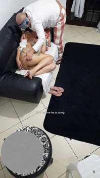 쉬고 있던 계모가 음란한 배다른 아들을 따먹어