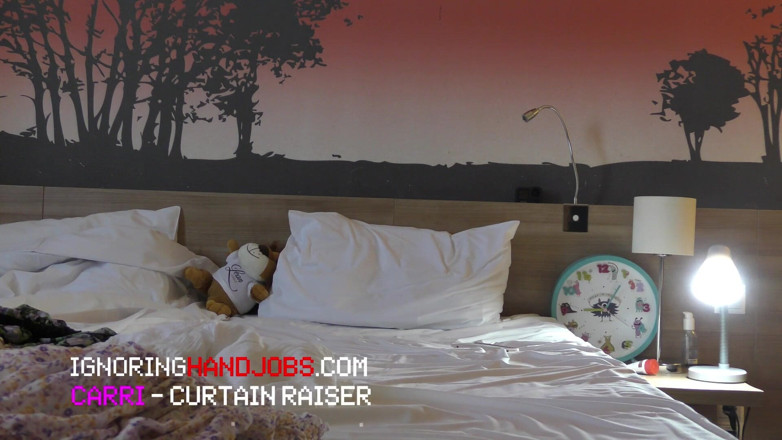 Ignoring Handjobs: Mora bollente con un gran culo prende in giro per...