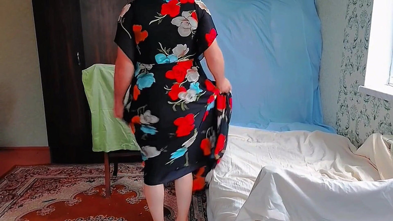 Kitty_Cross: Kalp şeklinde balon tutan muhteşem transeksüel oyuncu