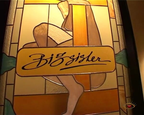 Big Sister: 大きな妹にレズビアンショー
