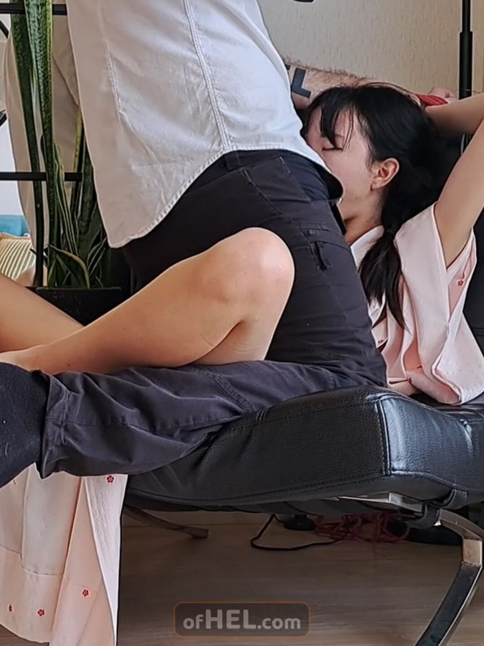 Girls of Hel: Fotoğrafçı fotoğraf çekimi sırasında minyon Asyalı modeli sikiyor