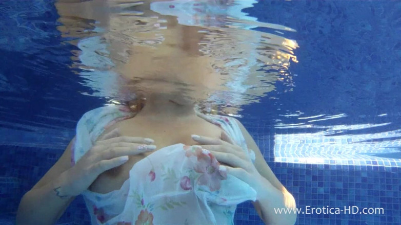 Erotica HD: Nena del agua Eva Antonyia, la sirena!