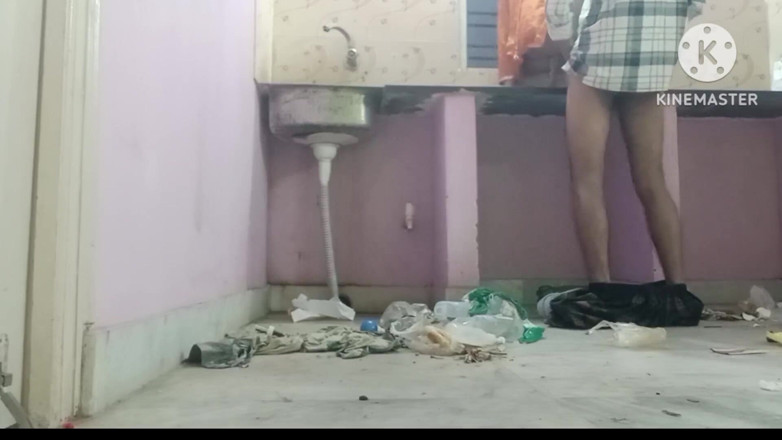 Jink: Bà nội trợ xinh đẹp Ấn Độ đụ mạnh trong nhà