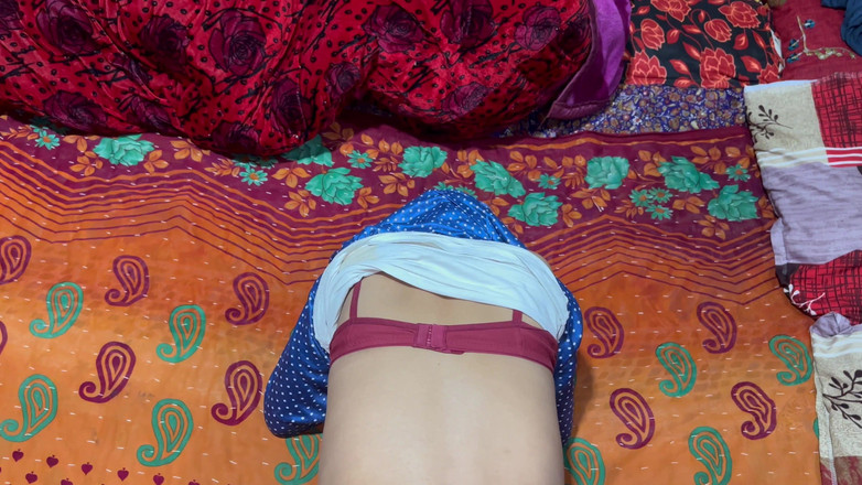 Cutesaritabhabhi: ティーンエイジャーのかわいい赤ちゃんの激しいセックス