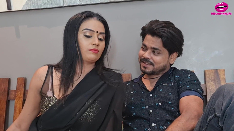 Indianpinklips: Hintli kadın Jija Ji ile seks yapıyor
