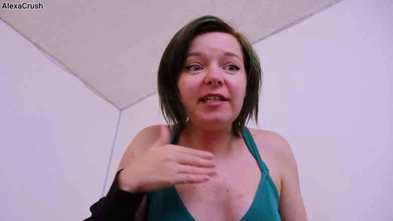AlexaCrush: Iubita geloasă te prinde masturbându-te