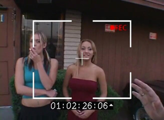 3some Bangers: Due splendide ragazze vengono arate in entrambi i buchi