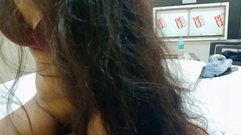 NikiRathod: Posición Misionera Con Grandes Tetas India