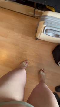 Pov: âm thanh đi bộ trong đôi giày cao gót màu Beige