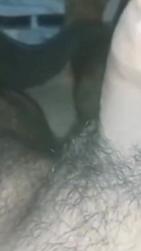 낯선 사람이 마누라를 묶고 호텔 침대에 눈을 가리게 하는 남편