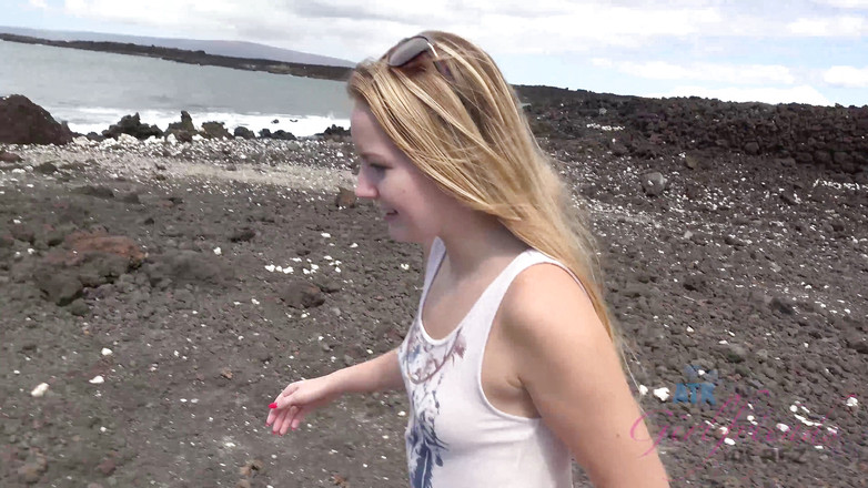 ATK Girlfriends: हवाई बुद्धि Scarlett Sage पर वर्चुअल छुट्टी 2/6