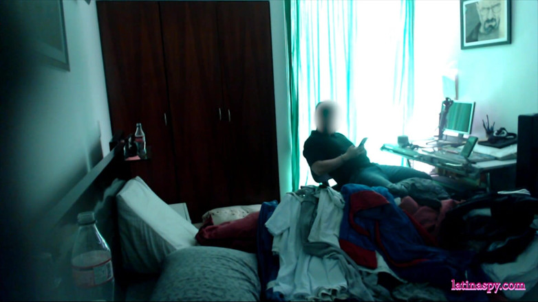 Latinaspy: Black and thick tocaculos wants to play with his dick