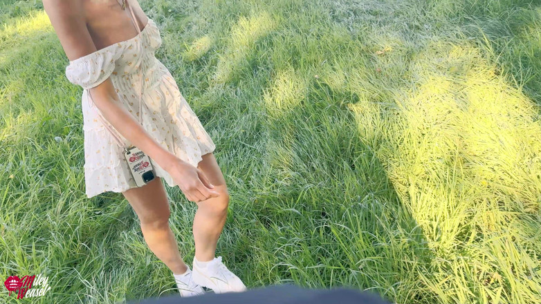 Miley Weasel: Baiser... bien sûr que ça m’arrive encore ! Un mec étrange me baise...